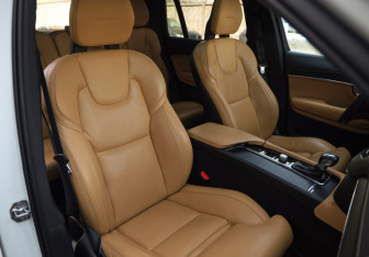Подержанный автомобиль Volvo XC90 2020 года (28 фото)