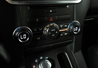 Подержанный автомобиль Land Rover Discovery 2012 года (16 фото)