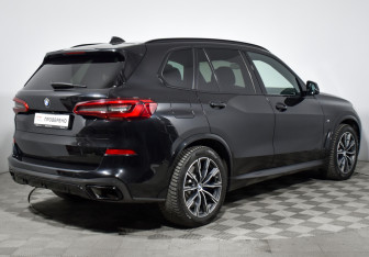 Подержанный автомобиль BMW X5 2019 года (5 фото)