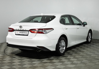 Подержанный автомобиль Toyota Camry Sedan 2018 года (5 фото)