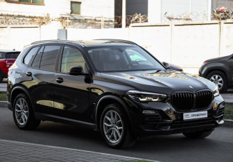 Подержанный автомобиль BMW X5 2021 года (4 фото)