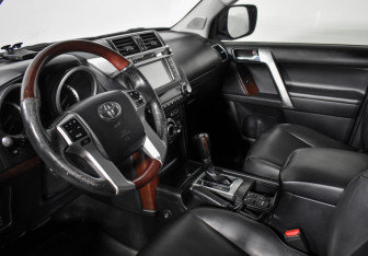 Подержанный автомобиль Toyota Land Cruiser Prado 2014 года (9 фото)