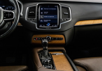 Подержанный автомобиль Volvo XC90 2021 года (14 фото)