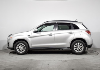 Подержанный автомобиль Mitsubishi ASX 2013 года (8 фото)