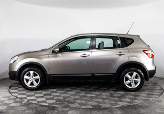 Подержанный автомобиль Nissan Qashqai 2011 года (8 фото)