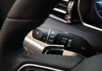 Подержанный автомобиль Hongqi HS5 2024 года (18 фото)