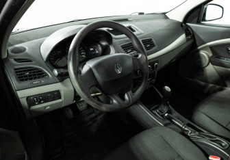 Подержанный автомобиль Renault Megane Hatchback 2012 года (11 фото)