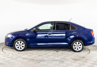 Подержанный автомобиль Skoda Rapid Liftback 2015 года (8 фото)