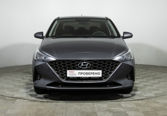 Подержанный автомобиль Hyundai Solaris Sedan 2021 года (2 фото)