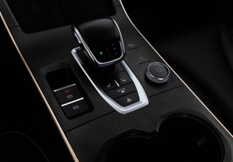 Подержанный автомобиль Omoda C5 2023 года (17 фото)