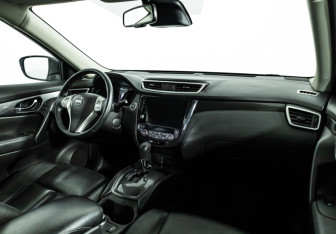 Подержанный автомобиль Nissan X-Trail 2017 года (9 фото)