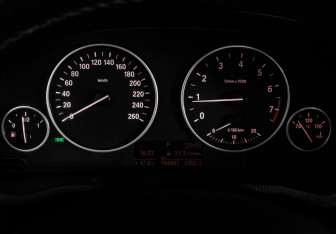 Подержанный автомобиль BMW X3 2013 года (21 фото)