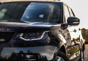 Подержанный автомобиль Land Rover Discovery 2018 года (2 фото)