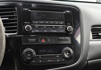 Подержанный автомобиль Mitsubishi Outlander 2013 года (16 фото)