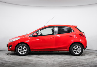 Подержанный автомобиль Mazda Demio 2012 года (8 фото)