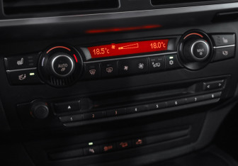 Подержанный автомобиль BMW X6 2013 года (16 фото)