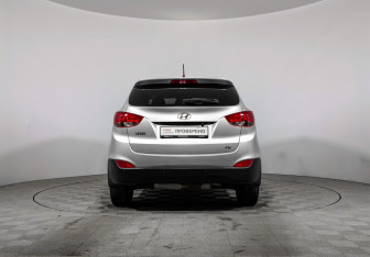 Подержанный автомобиль Hyundai ix35 2012 года (6 фото)