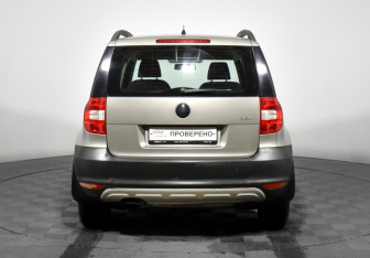 Подержанный автомобиль Skoda Yeti 2012 года (6 фото)