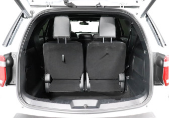 Подержанный автомобиль Ford Explorer 2018 года (19 фото)