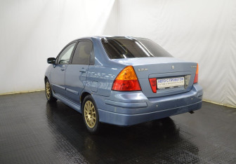 Подержанный автомобиль Suzuki Liana Sedan 2006 года (7 фото)