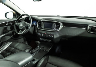 Подержанный автомобиль Kia Sorento 2017 года (9 фото)