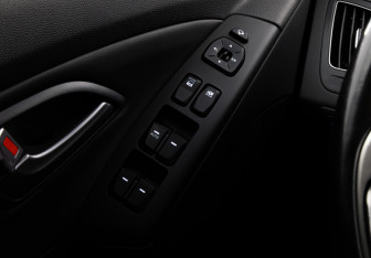 Подержанный автомобиль Hyundai ix35 2015 года (17 фото)