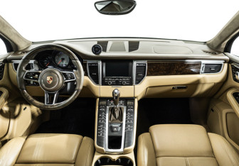 Подержанный автомобиль Porsche Macan 2015 года (13 фото)