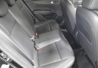 Подержанный автомобиль Kia Rio Hatchback 2022 года (12 фото)