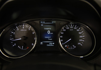 Подержанный автомобиль Nissan Qashqai 2017 года (11 фото)