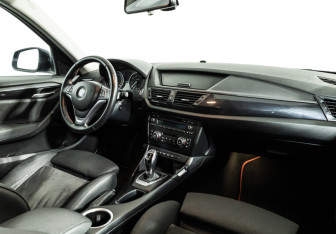 Подержанный автомобиль BMW X1 2013 года (9 фото)