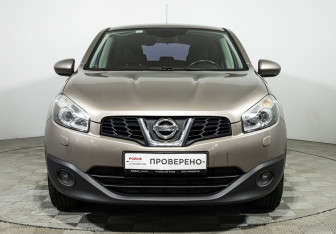 Подержанный автомобиль Nissan Qashqai 2010 года (2 фото)
