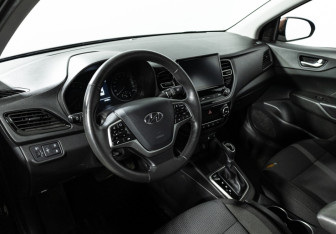 Подержанный автомобиль Hyundai Solaris Sedan 2021 года (11 фото)