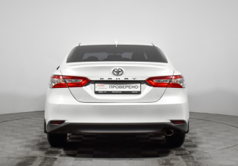 Подержанный автомобиль Toyota Camry Sedan 2022 года (6 фото)