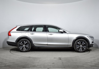 Подержанный автомобиль Volvo V90 Cross Country 2019 года (4 фото)