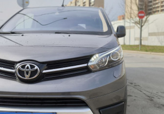 Подержанный автомобиль Toyota ProAce 2018 года (8 фото)