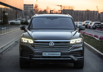 Подержанный автомобиль Volkswagen Touareg 2020 года (3 фото)