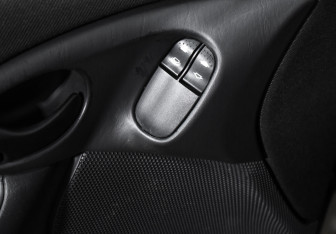 Подержанный автомобиль Ford Focus Sedan 2004 года (10 фото)