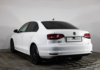 Подержанный автомобиль Volkswagen Jetta Sedan 2016 года (7 фото)