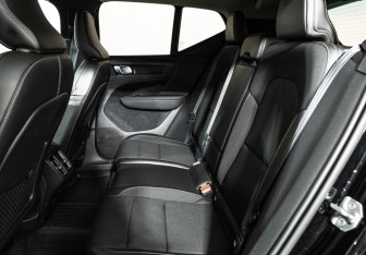 Подержанный автомобиль Volvo XC40 2019 года (10 фото)