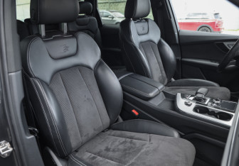 Подержанный автомобиль Audi Q7 2016 года (31 фото)