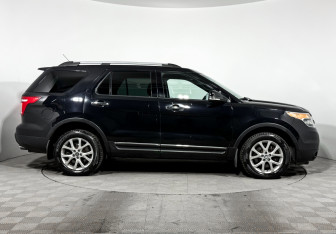 Подержанный автомобиль Ford Explorer 2013 года (4 фото)