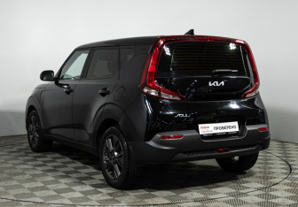 Подержанный автомобиль Kia Soul 2022 года (7 фото)