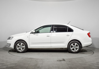 Подержанный автомобиль Skoda Rapid Liftback 2015 года (8 фото)