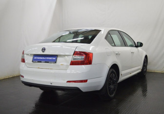 Подержанный автомобиль Skoda Octavia Liftback 2014 года (5 фото)