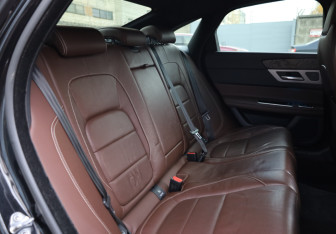 Подержанный автомобиль Jaguar XF Sedan 2017 года (13 фото)