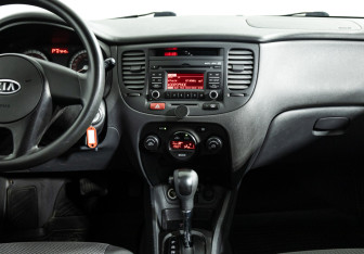 Подержанный автомобиль Kia Rio Hatchback 2011 года (14 фото)