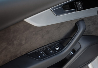 Подержанный автомобиль Audi A4 Sedan 2020 года (17 фото)