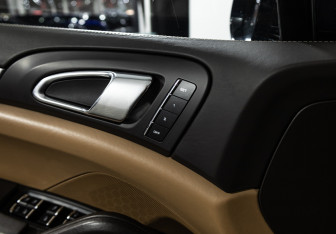Подержанный автомобиль Porsche Cayenne 2011 года (21 фото)