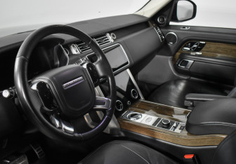 Подержанный автомобиль Land Rover Range Rover 2018 года (9 фото)