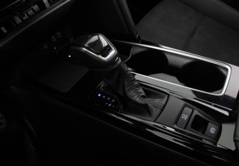 Подержанный автомобиль Toyota Camry Sedan 2024 года (16 фото)